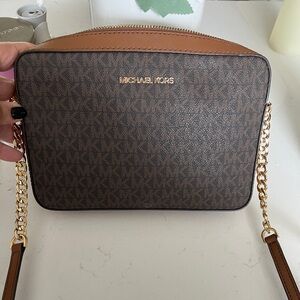 Michael Kors Jet Set East West Crossbody bag.